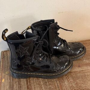 Dr. Martens Kids Black Patent Star Combat Boots